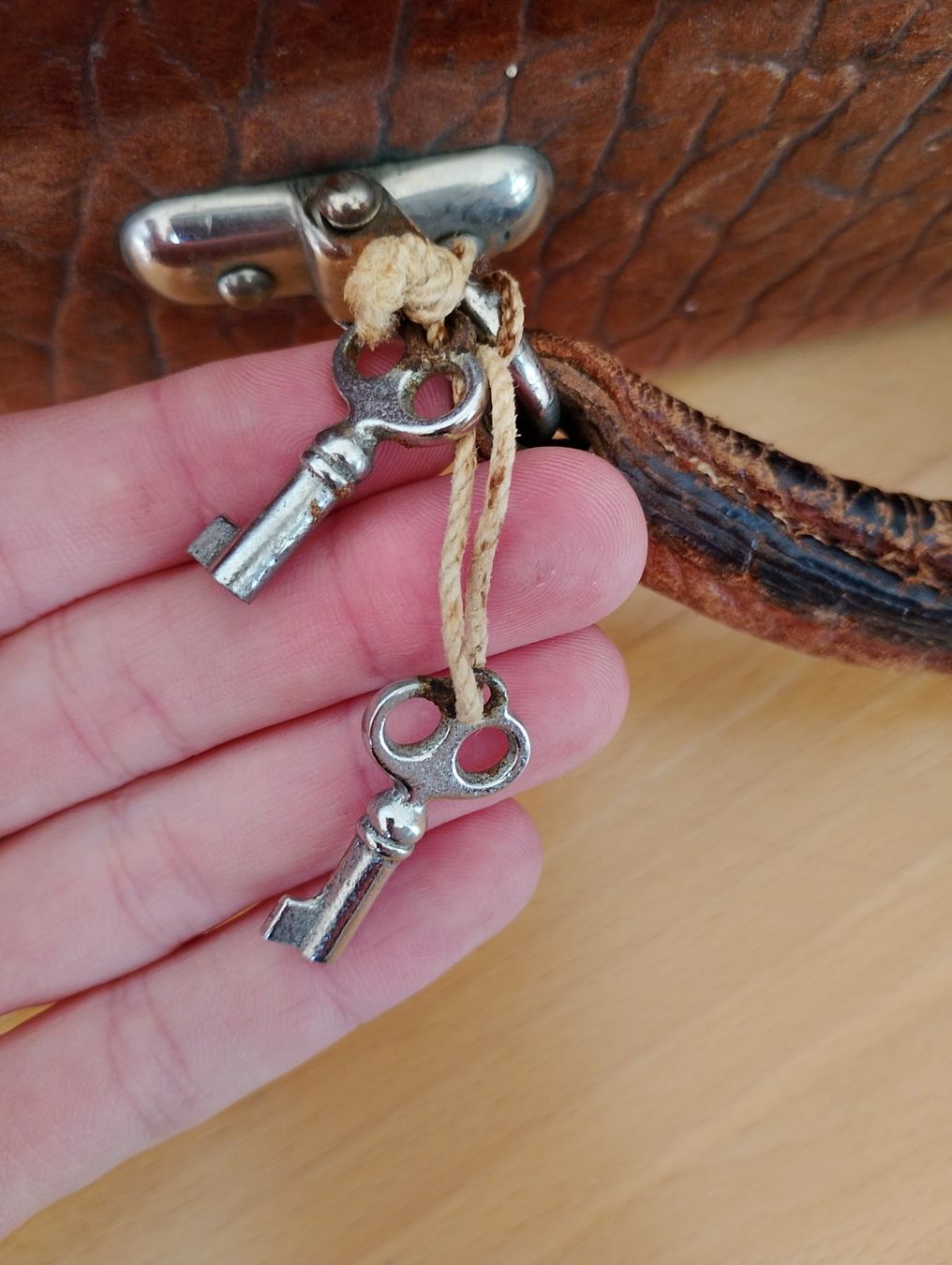 Valises de voyage: Alter Lederkoffer – D'occasion à Ehrendingen par 2Guagua2 3