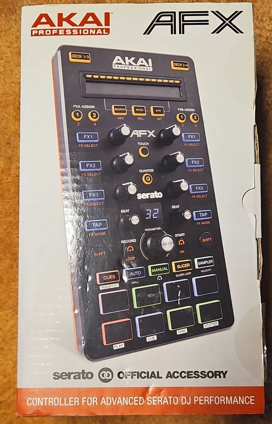 Akai Console di mixaggio: AKAI AFX Controller Serato DJ Performance – Usato da Schalunen venduto da danschaerer