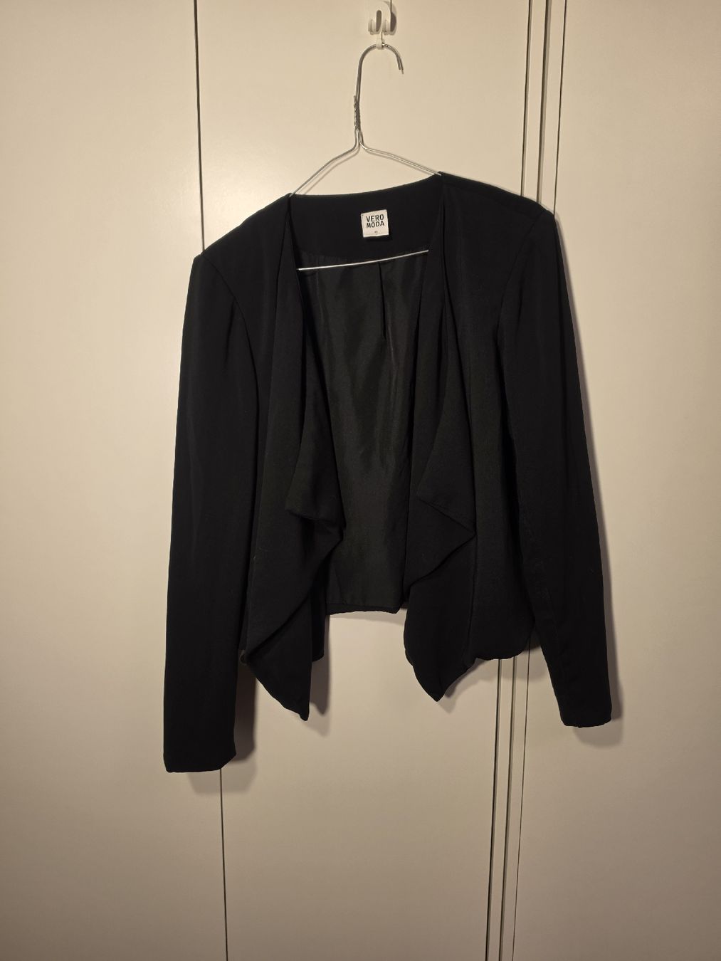 Vero Moda Jacken: Blazer Vero Moda schwarz Grösse 40  – Gebraucht aus Häfelfingen von carii
