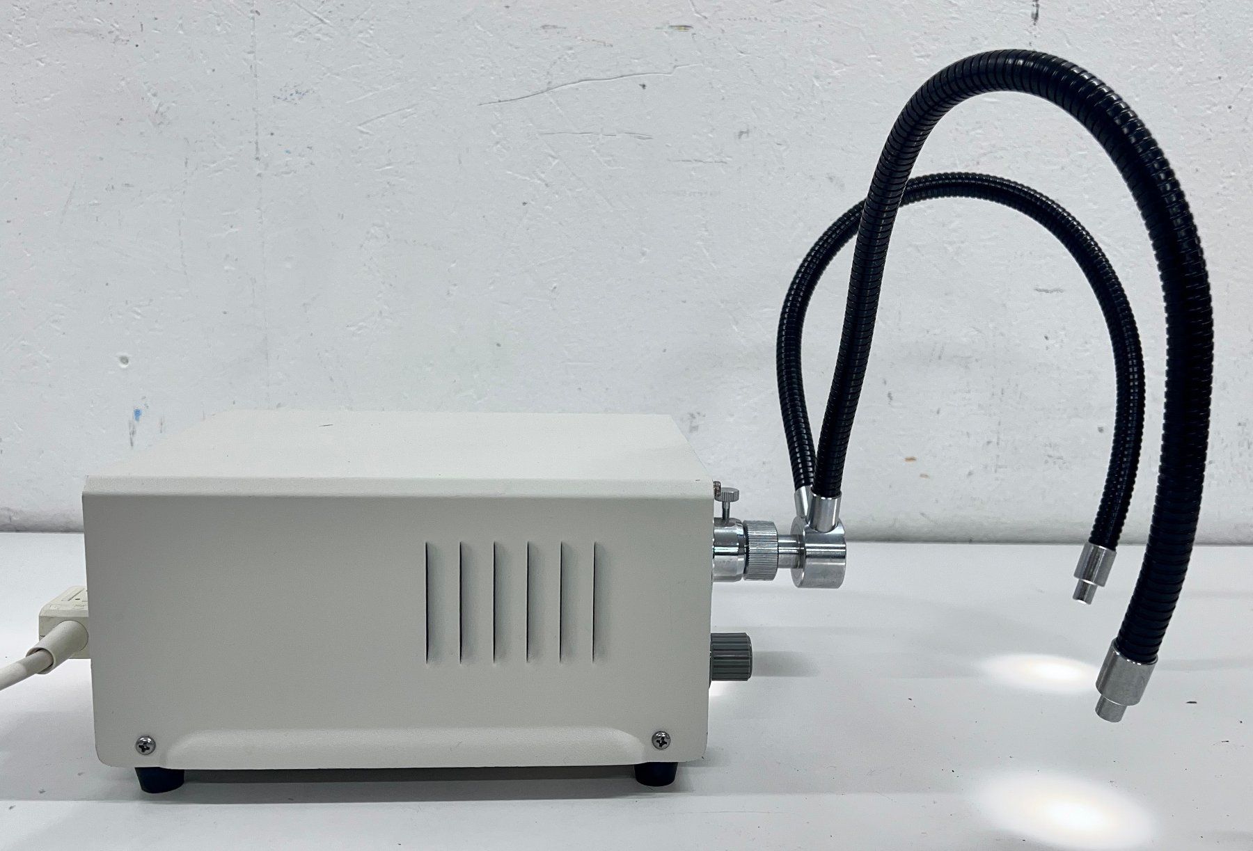 Accessori da laboratorio: Motic MLC-150C Fiber Optic Illuminator – Usato da Niederdorf venduto da LeptonAG_Labor 2