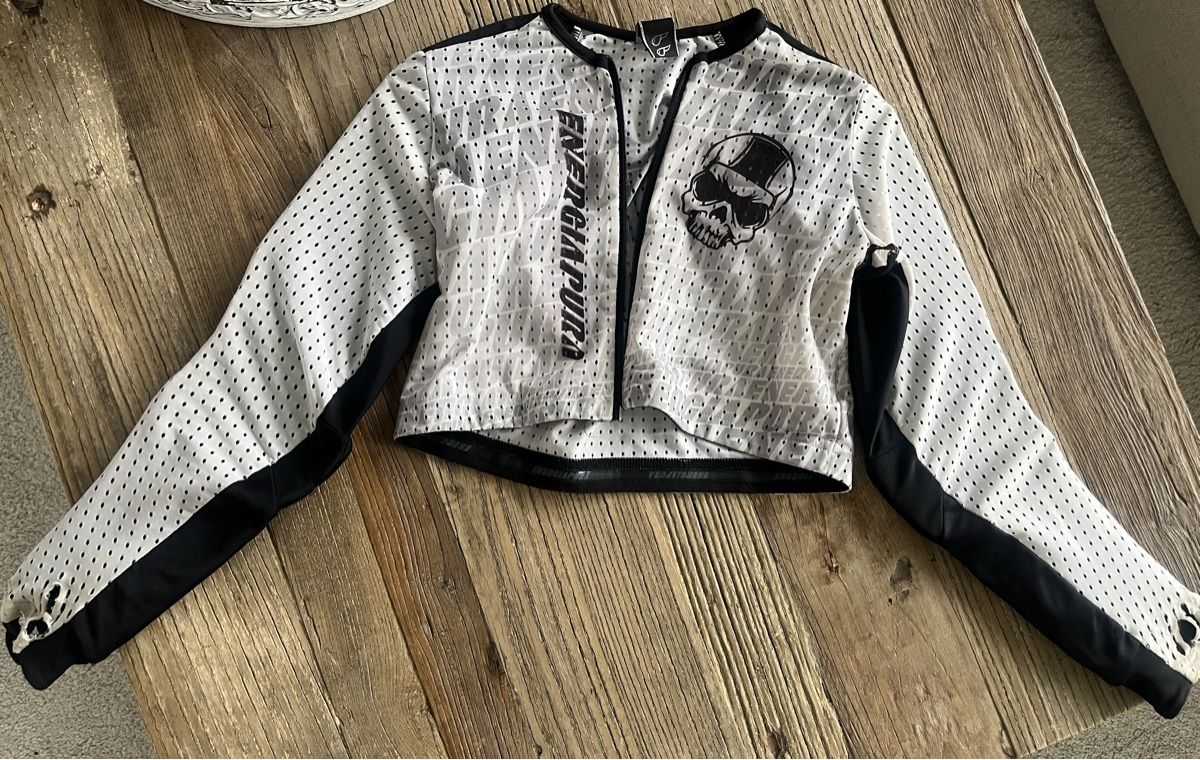 Chemises, T-shirts & Polos: Stangenpullover / Stangenshirt – D'occasion à Eschen par regino