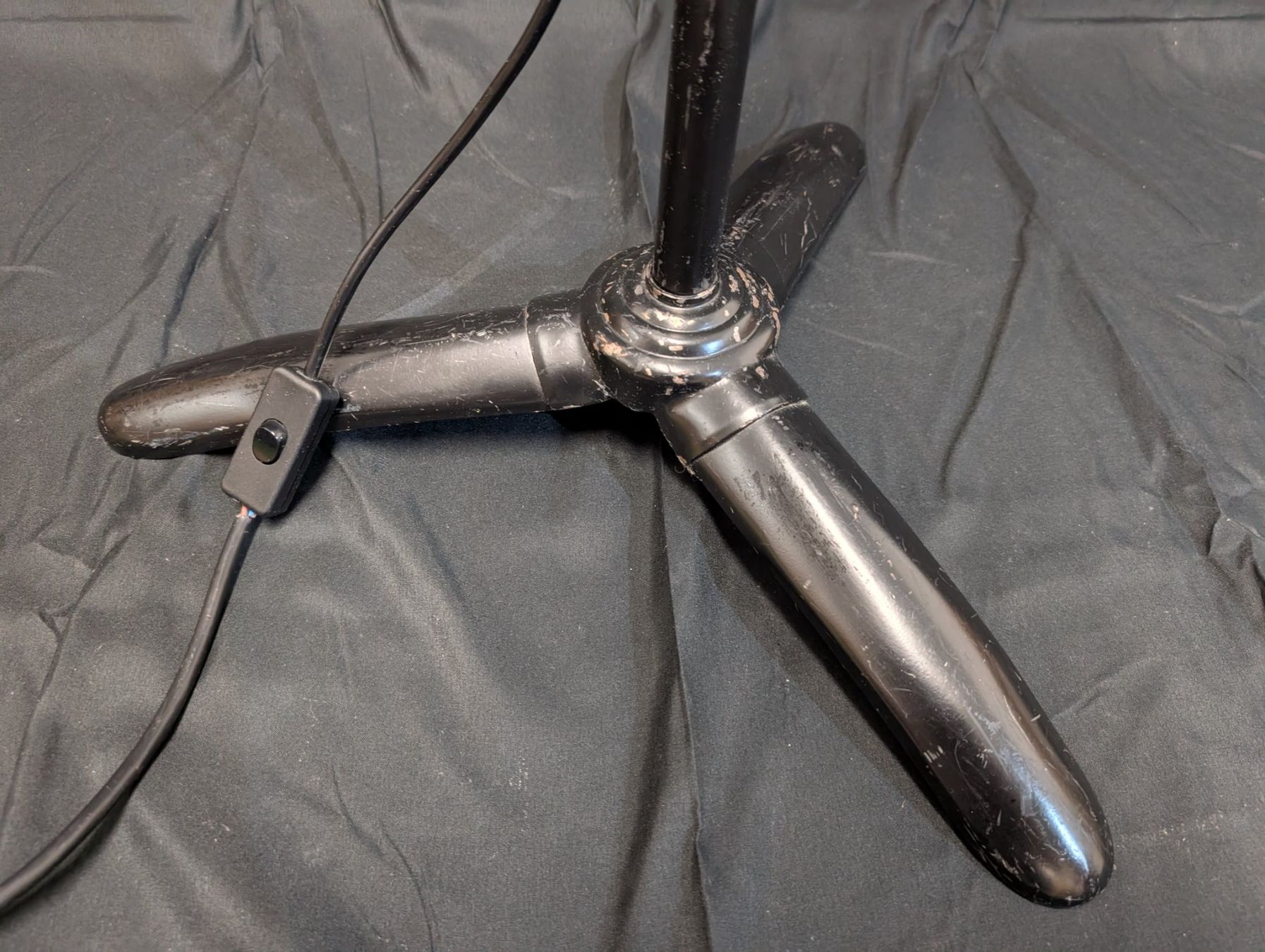 Lampade: Industrial Scheinwerfer D.T.S. PAR 64 auf Stativ Bastler – Usato da Wiezikon b.Sirnach venduto da Romsche 5