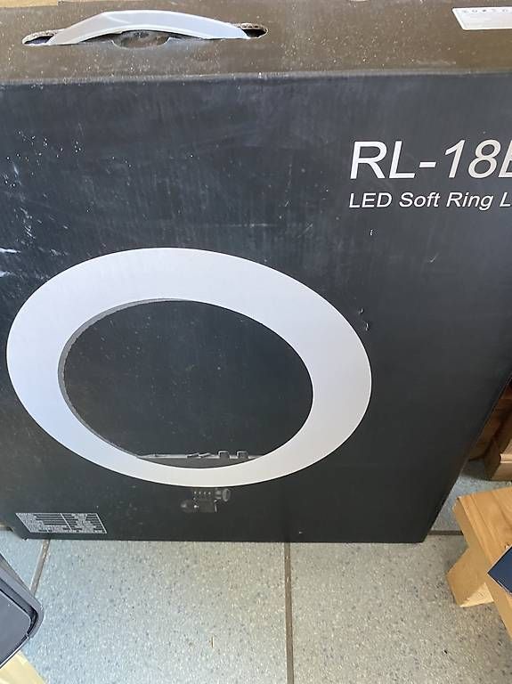 Lampade: Anello LED Soft Ring Light RL-18B usato 2 volte – Usato da Minusio venduto da amonte