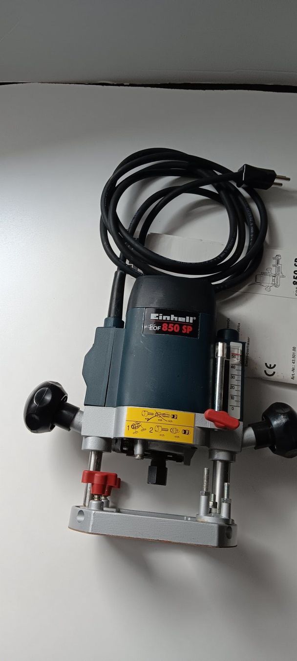 Einhell Tutte le macchine: Elektro-Oberfräse 850 SP / Einhell / 850 Watt / Ab 1.- – Usato da Biberist venduto da Devision01 1