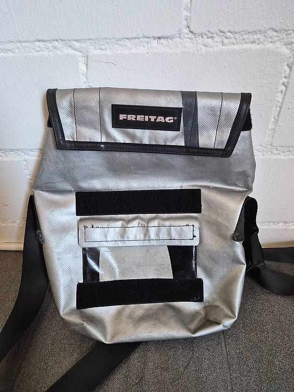 Freitag Borse: Freitag Tasche Dexter grau / silber – Usato da Dietikon venduto da Agiraffe 1