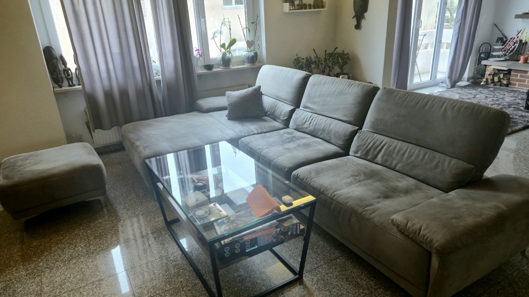 Musterring Divani: Musterring Premium 3M Sofa + Hocker + 2 Kissen – Usato da Birsfelden venduto da Lussiebasel