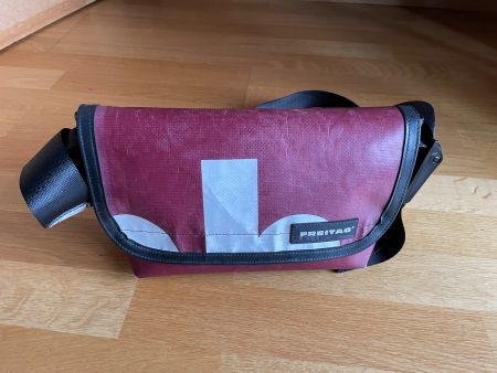 FREITAG HAWAII FIVE-O Tasche (bordeaux/weiss)