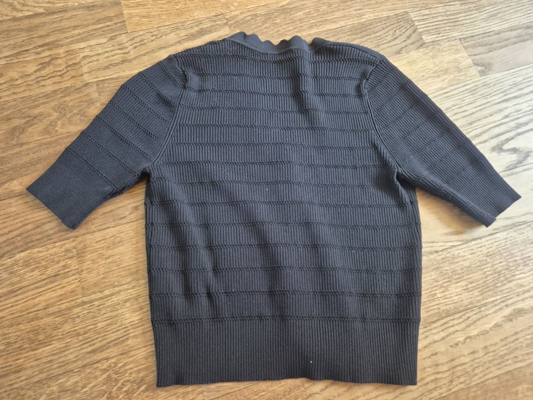 Sandro Top: Black Sandro crop top size XS/S – Usato da Zürich venduto da monadiederich 1