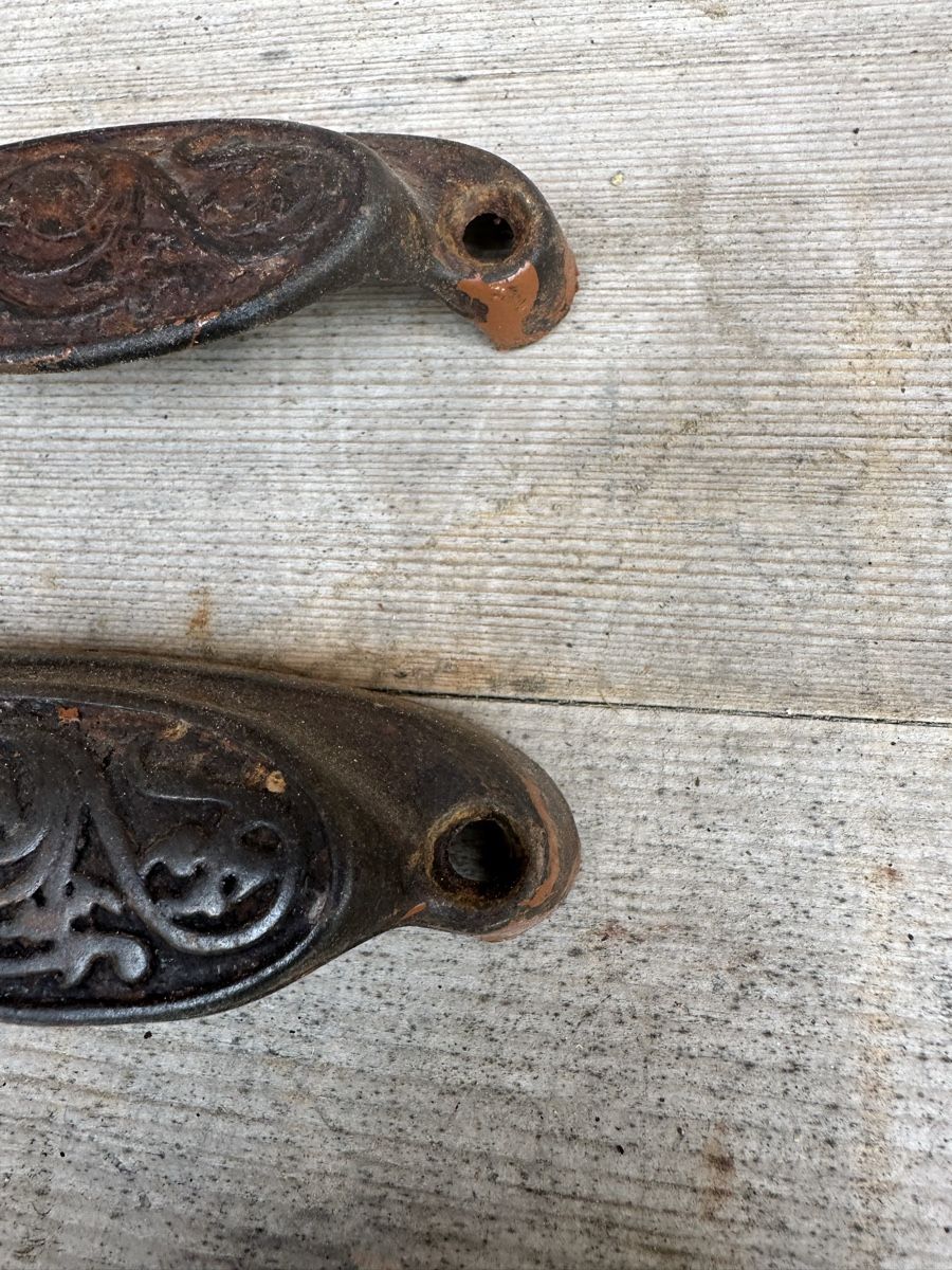 Ferramenta: 2 Schubladen Griffe Gusseisen – Usato da Villmergen venduto da Bezdupe 3