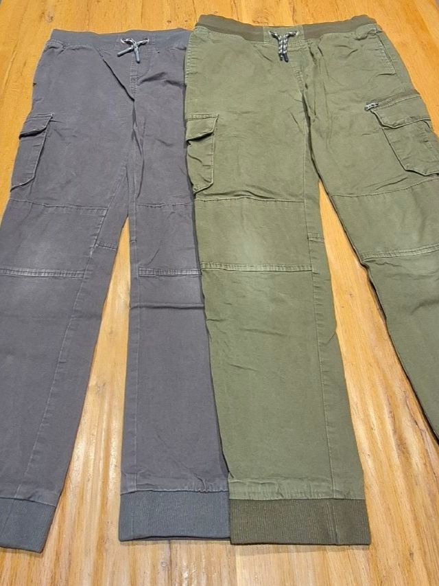 C&A Lotti & Set di vestiti: 146 - Grösse, 2er SET Kinder Cargo Hosen – Usato da Nottwil venduto da echtMOMO