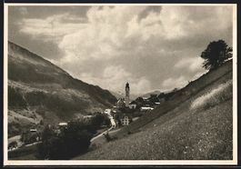 Somvix, Ortspartie mit Kirche aus der Vo