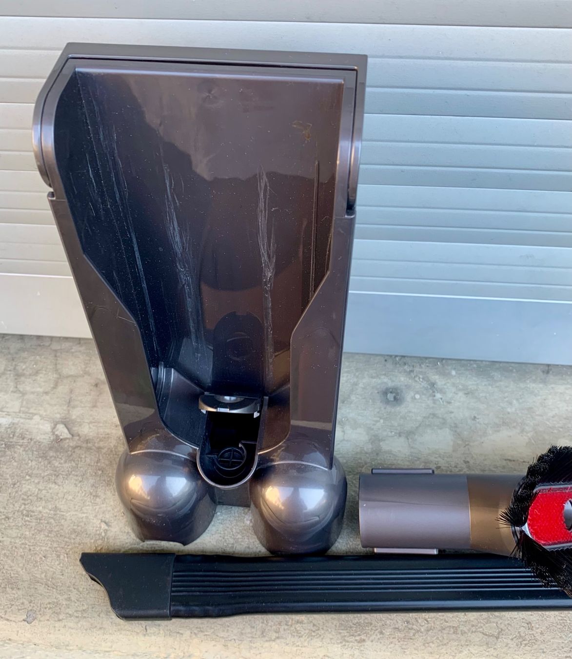 Dyson Sonstiges für Haushalt & Wohnen: Lot 3 pièces DYSON support mural, brosse et long embout – Neu (gemäss Beschreibung) aus Martigny von only__you 2