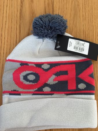 Oakley Pom Beanie, Brand New with Tags, Warm Winter Hat