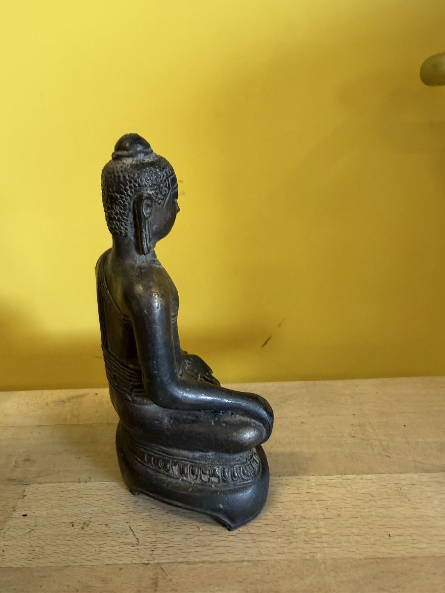 Statuette: Buddha Figur Bronze sitzend gut erhalten – Usato da Strengelbach venduto da RaenAntikDesign 1