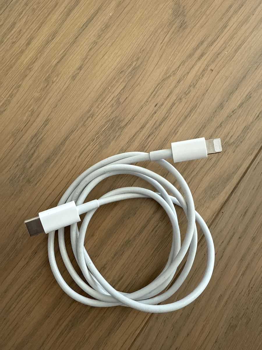 Apple Cavi: iPhone cables - 3 units lightning/USB and USBC + adapter – Nuovo (secondo la descrizione) da Zürich venduto da pat_zbj7 1