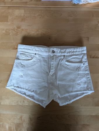 Damen Jeans Shorts weiss Grösse 36 mit Rissen 