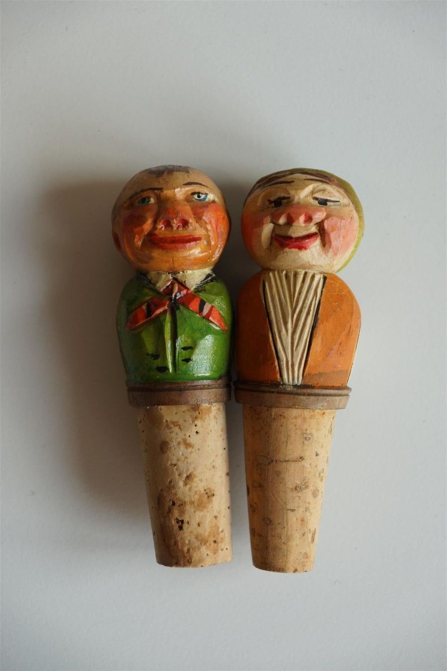 Apribottiglie & Tappi per chiusura: Zapfen mit Figuren, geschnitzt – Nuovo e nell'imballaggio originale da Brienz BE venduto da P.Edelweiss