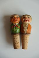 Zapfen mit Figuren, geschnitzt