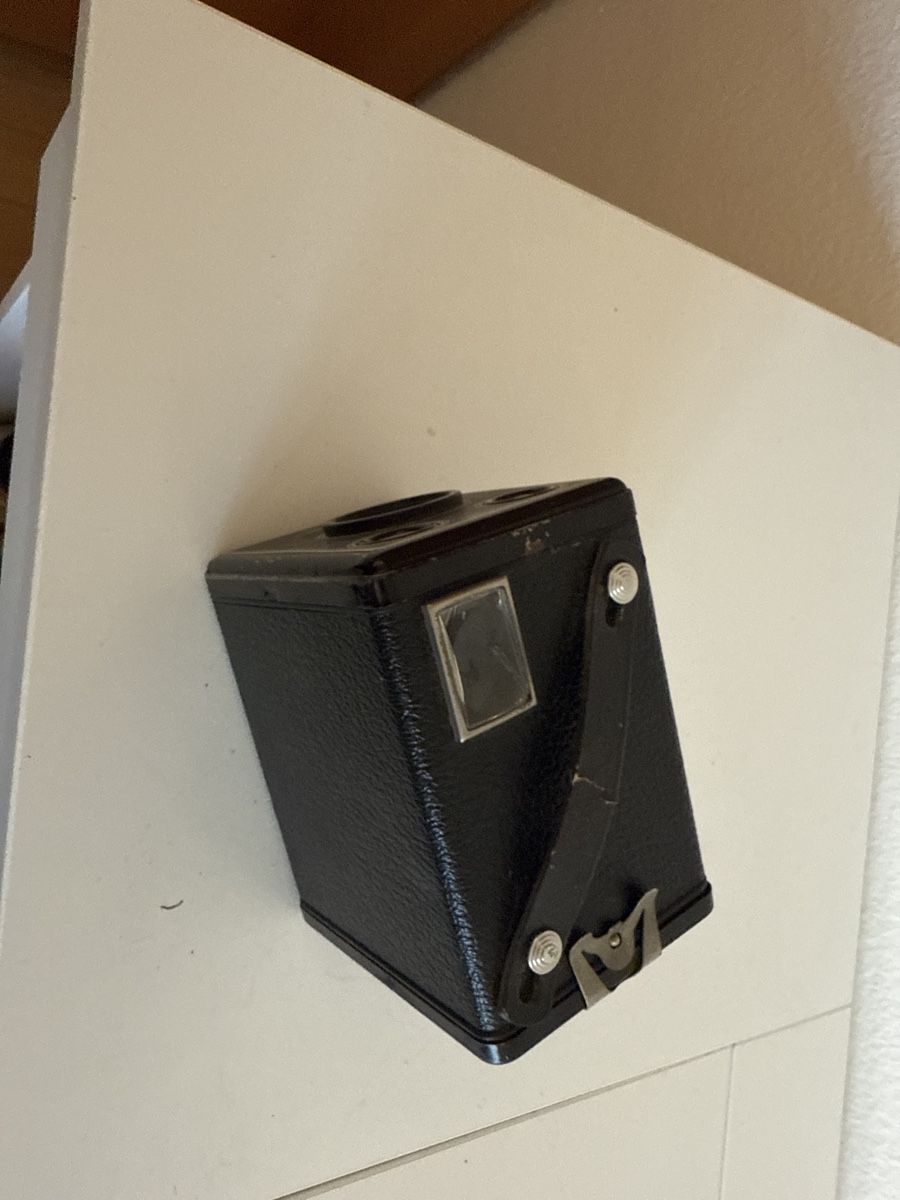 Kodak Fotocamera: Vintage Kodak Brownie Kamera – Usato da Birsfelden venduto da mah_6yvz 2