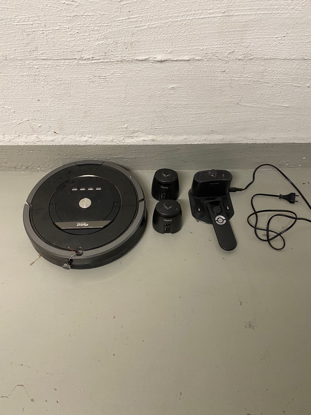 Irobot Aspirateurs & Accessoires: iRobot Roomba 880 – Défectueux à Zollikerberg par FAMA3