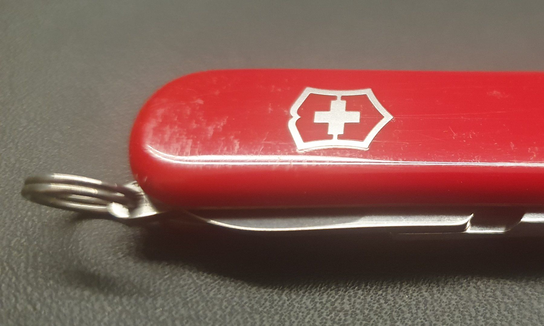Victorinox Coltelli tascabile: 3 kleine Victorinox Taschenmesser mit Logo – Usato da Härkingen venduto da MarianneSi 4