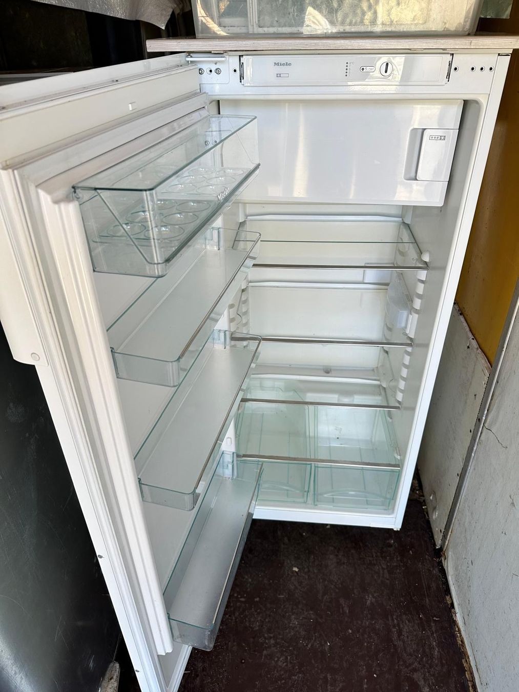 Miele Frigoriferi: Miele Einbaukühlschrank – Usato da Spreitenbach venduto da Space_X 2