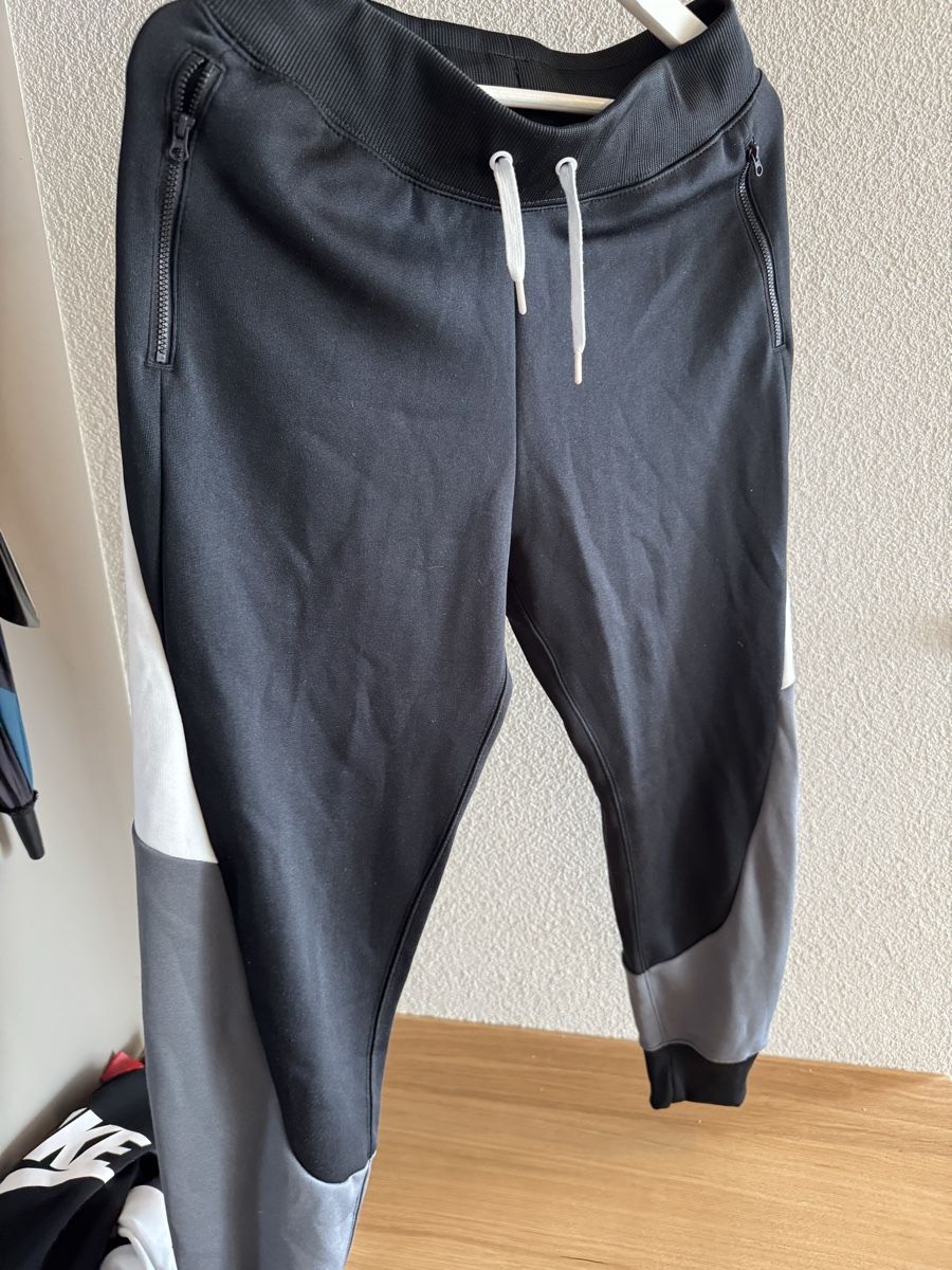 Nike Jumpsuits: Nike Trainingsanzug, Schwarz/Weiss, Gr. S – Gebraucht aus Dübendorf von gru_v8px 6