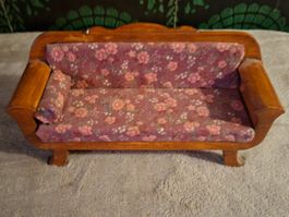Nostalgisches Sofa aus Holzund Stoff fürs Puppenhaus, neu