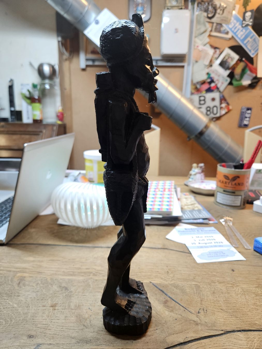 Figurines: Holzfigur Mann dunkel stehend Figur (H) – D'occasion à Rorschach par TimelessTrading 3