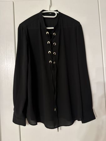 Schwarze Amisu Bluse mit Schnürung, Gr. 40,Herbst .