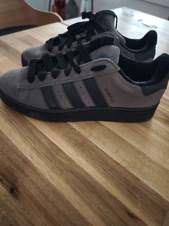 Scarpe da uomo: Neuwertige Adidas Campus 42 2/3 – Usato da Schwyz venduto da Seller358 1