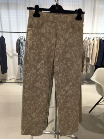 BLEIFREI Damen Schlupf Hose Blumen Muster beige weiss Gr 40