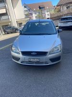 Ford Focus silber Kompaktwagen gebraucht in gutem Zustand