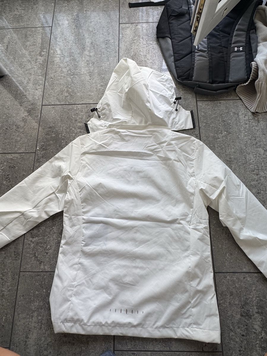 Under Armour Jacken: Under Armour Waterproof Jacke Größe M – Neu (gemäss Beschreibung) aus Allschwil von ale_99l7 1