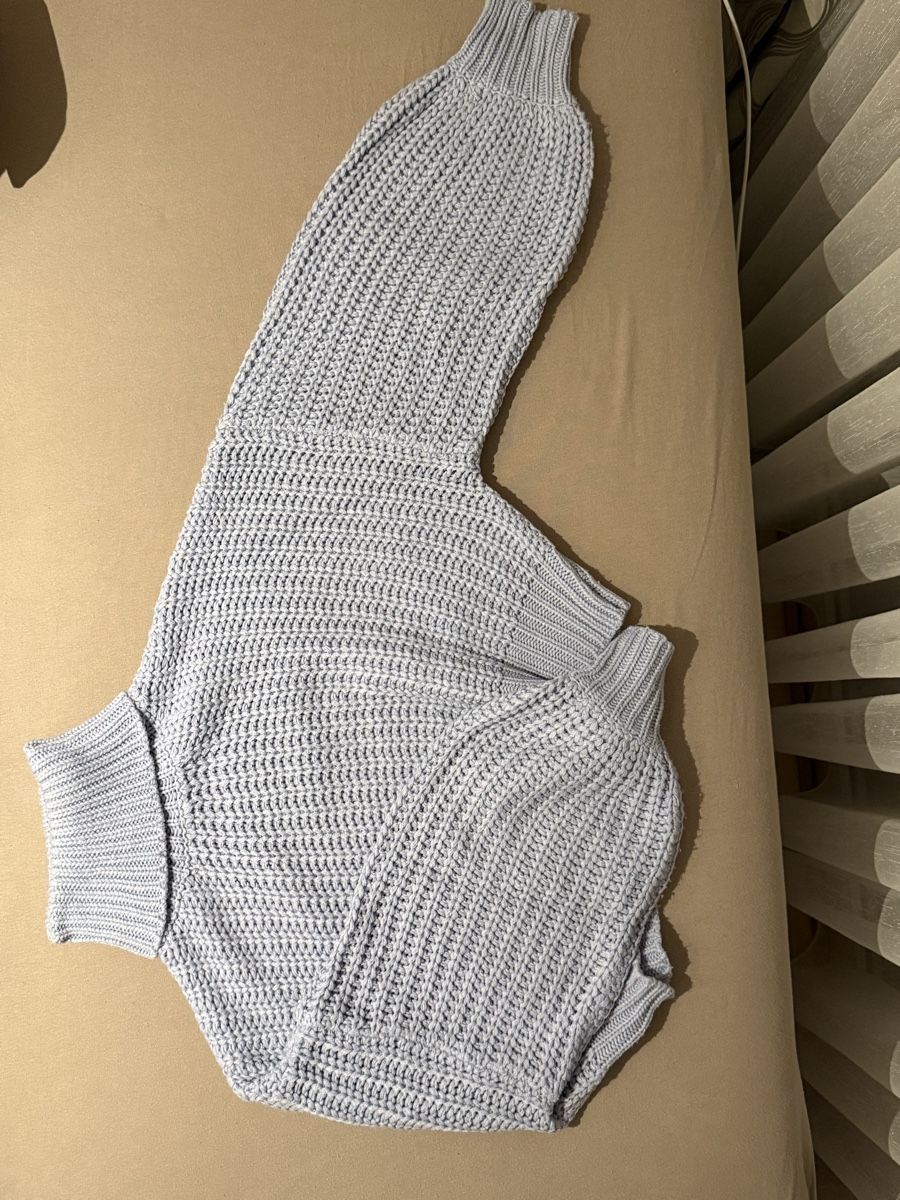 Maglioni & Felpe: Wunderschöner Strickpullover in Hellblau, Grösse S – Usato da Zollikofen venduto da Akshy 4