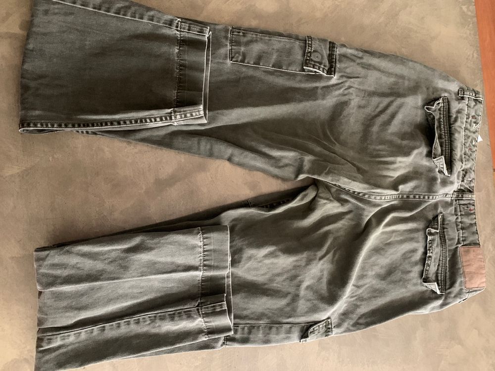 Guess Pantaloni: Pantalon cargo Guess homme taille 29/32, idéal mi-saison – Usato da Versoix venduto da val_t6jc 3