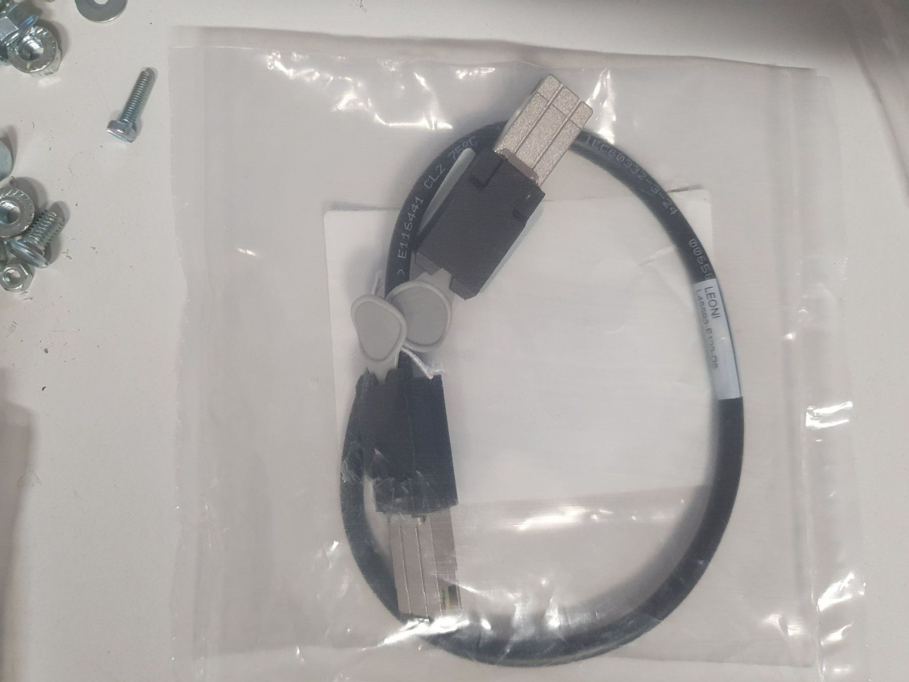 Kabel: Cisco Leoni Cable Bladestack 0.5m L45593-E103-D5 Black High – Neu und originalverpackt aus Zürich von Alibaba1234 1