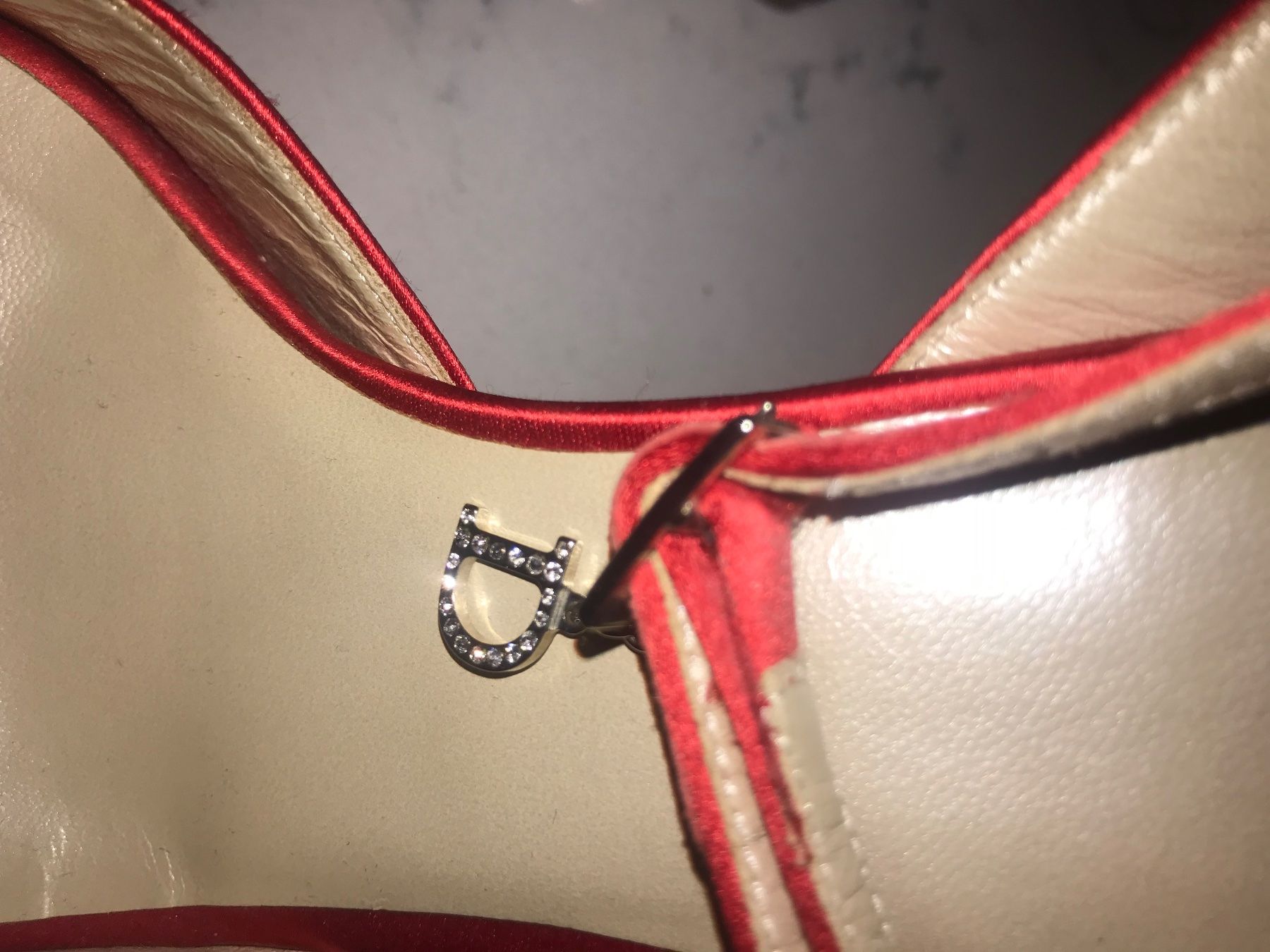 Dior Damenschuhe: Christian Dior red satin evening sandals – Gebraucht aus Biel/Bienne von zit_v5yc 2