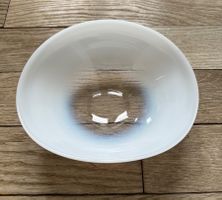 Schale aus Opalinglas, mundgeblasen