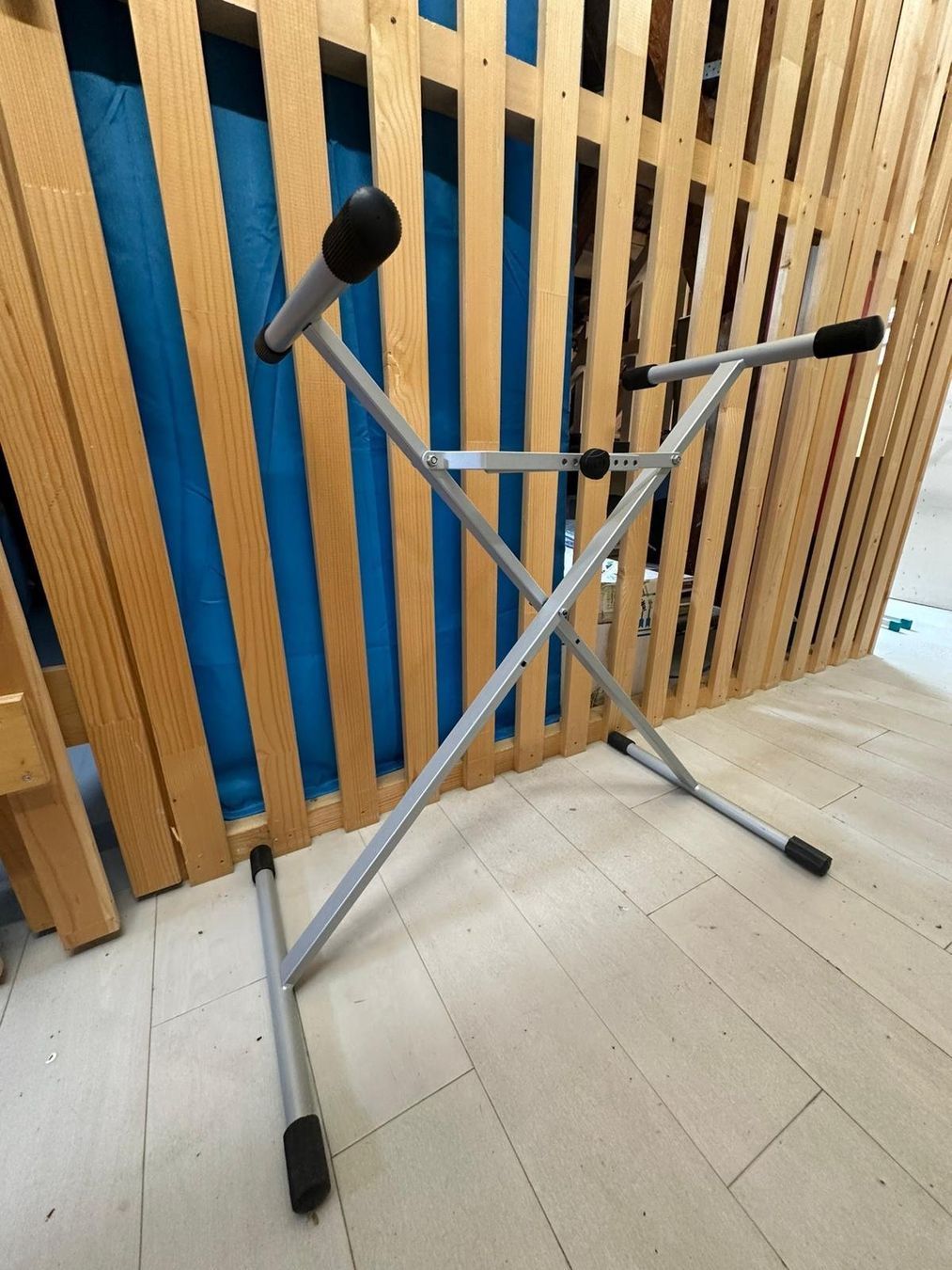 Instrumenten-& Notenständer: Stabiler Keyboardständer X-Form – Gebraucht aus Zürich von mil_d5v9 1