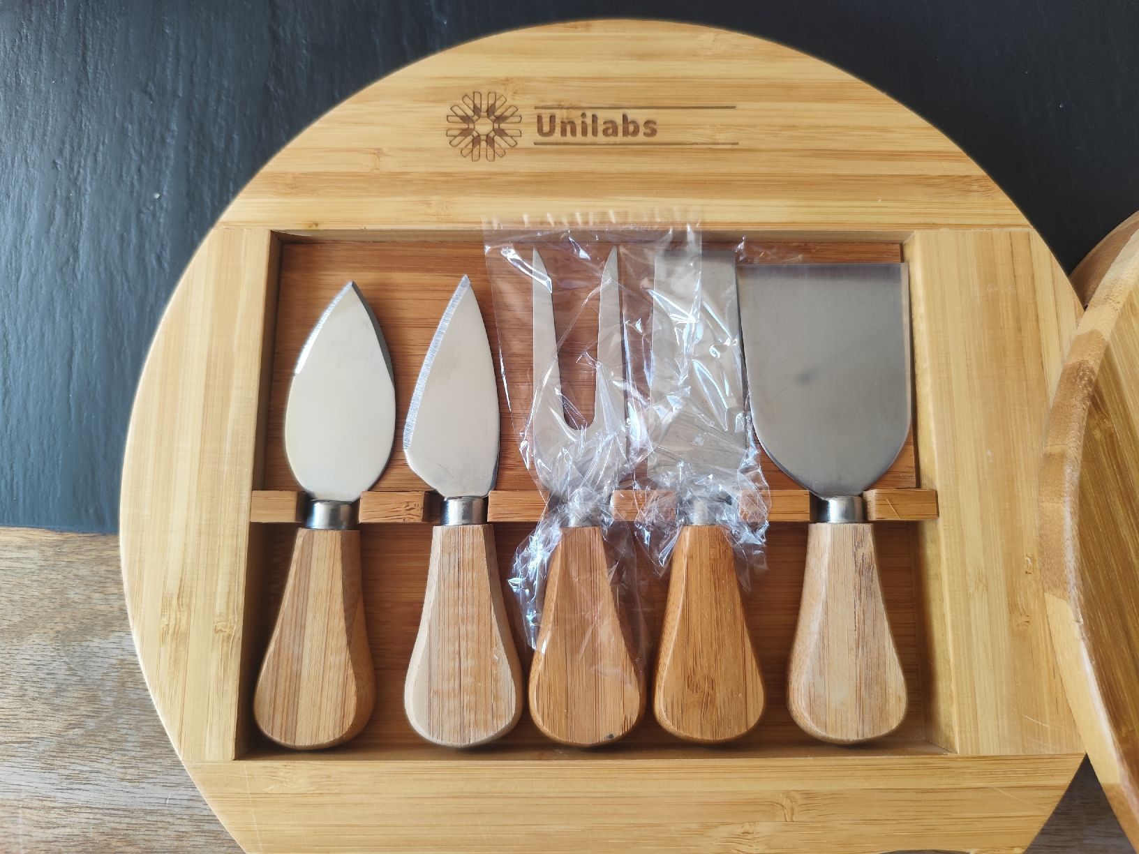 Set di posate: Käseplatte mit Besteck – Usato da Hellbühl venduto da 30R_R30 1