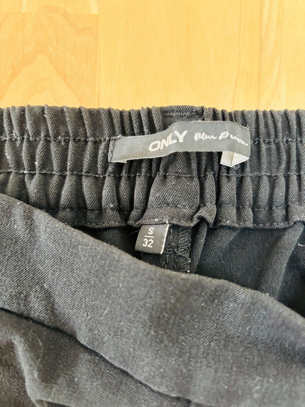 Only Hosen: Only Damen Stoffhose schwarz - Gr. S/32 – Gebraucht aus Ennetbürgen von Evelyne_G 1