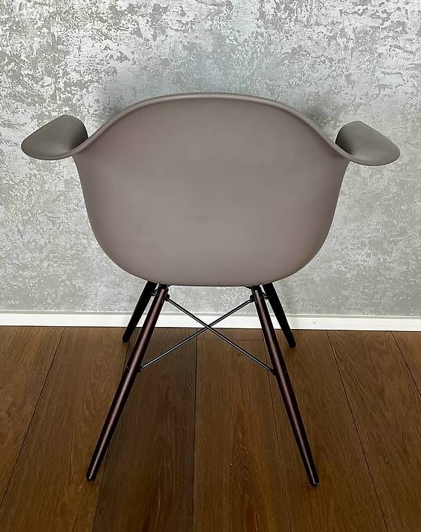 Sedie: 2x Vitra Eames Plastics Arm Chairs (Farbe: MAUVE) – Usato da Wettswil venduto da lin_fv2p 2