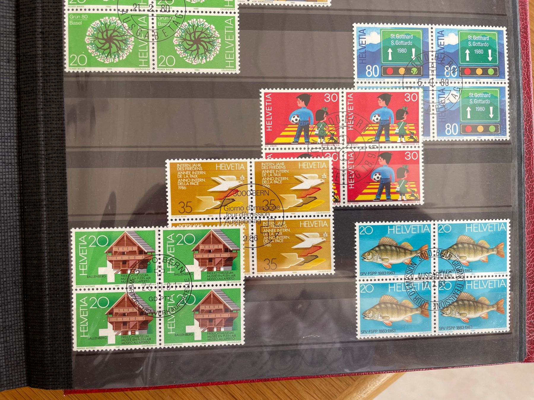Tutti i francobolli: 20 blocs, festival de couleurs – Usato da Sonceboz-Sombeval venduto da Comment2 1
