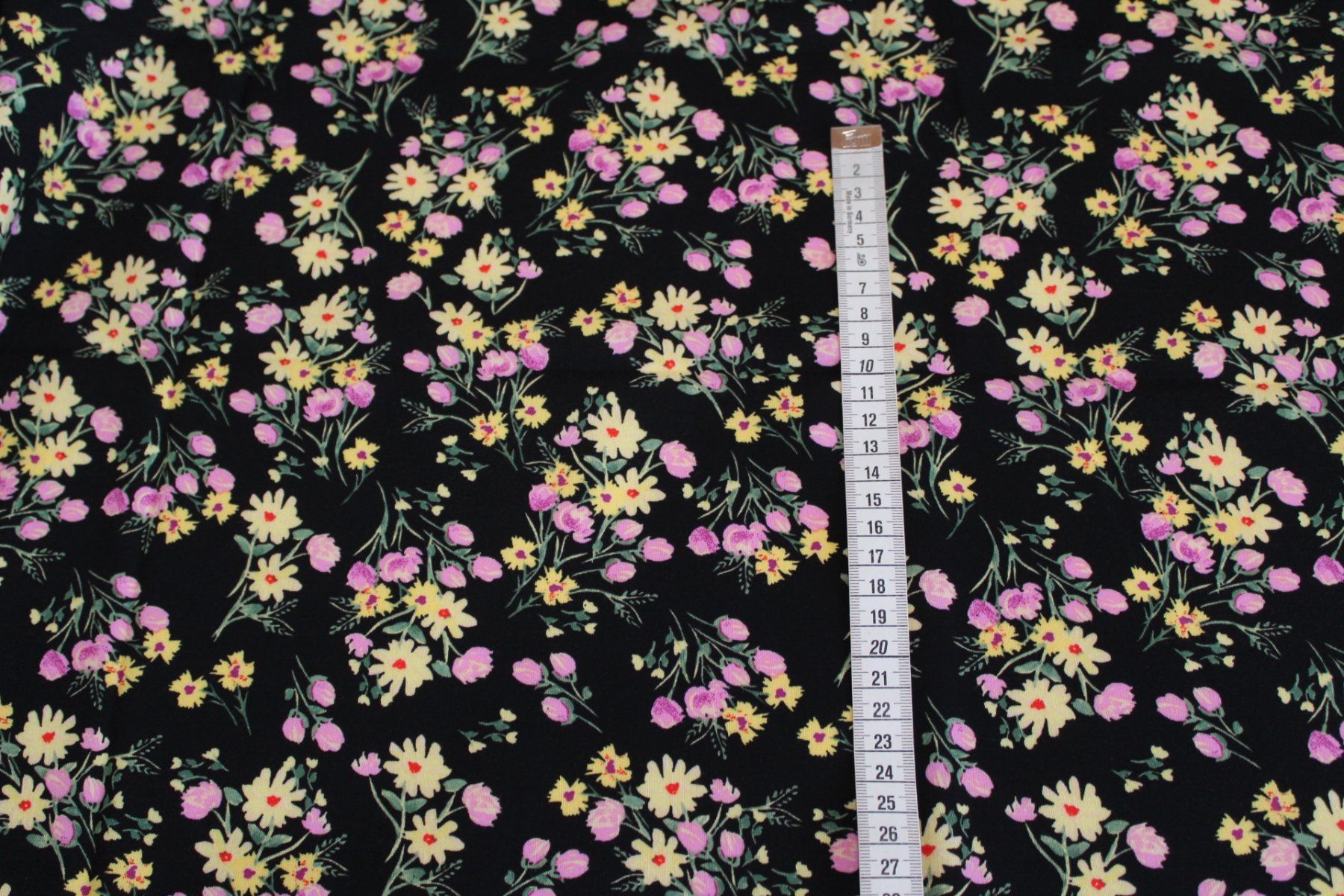 Tessuti: Stoff Kleiderstoff Viscose schwarz/Blumen – Nuovo (secondo la descrizione) da Obfelden venduto da solomon111 2
