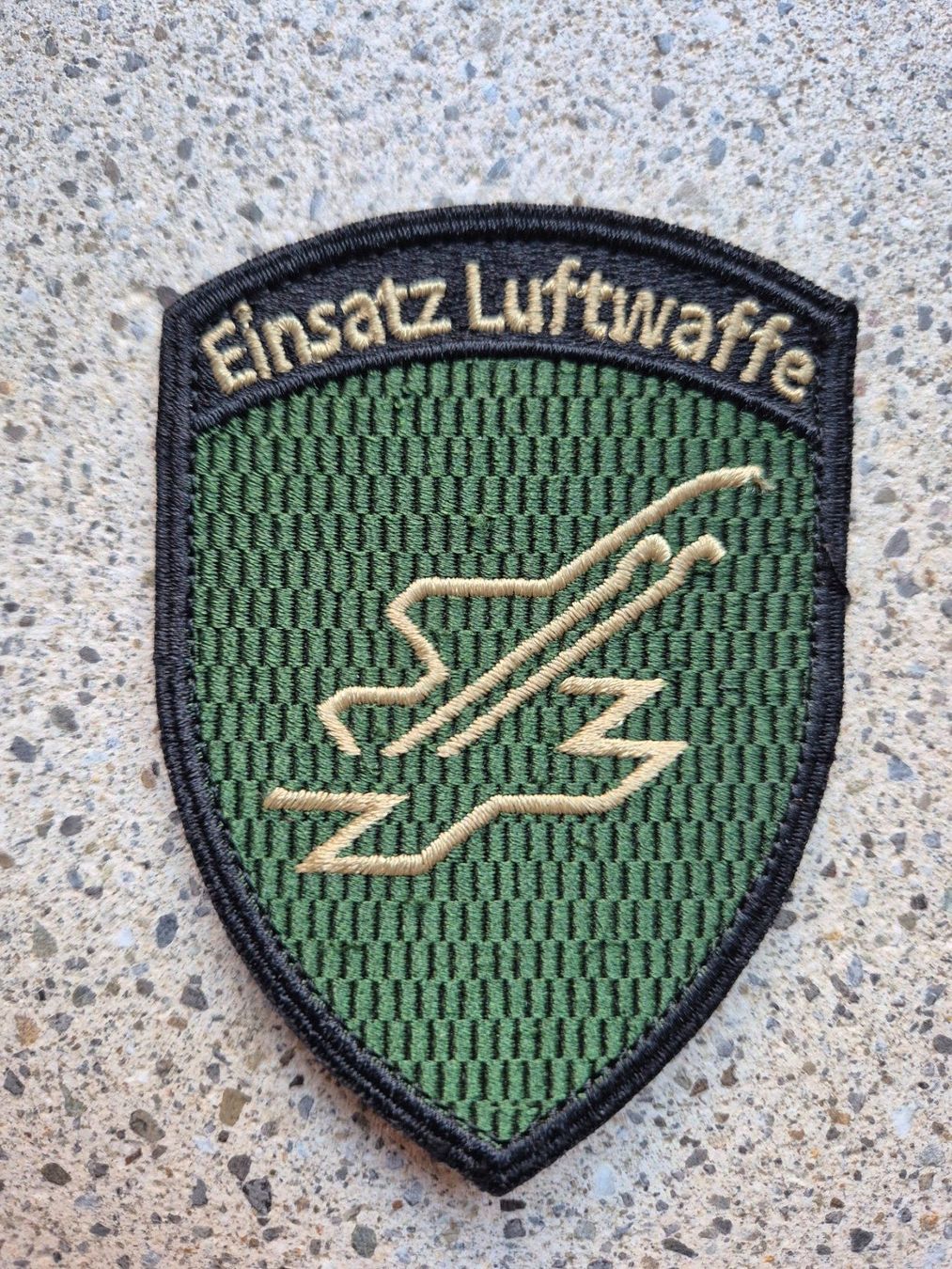 Armée suisse Plaquettes & Badges: *** Badge Einsatz Luftwaffe mit klett *** – Neuf avec emballage d'origine à Riedholz par fr_sIruP
