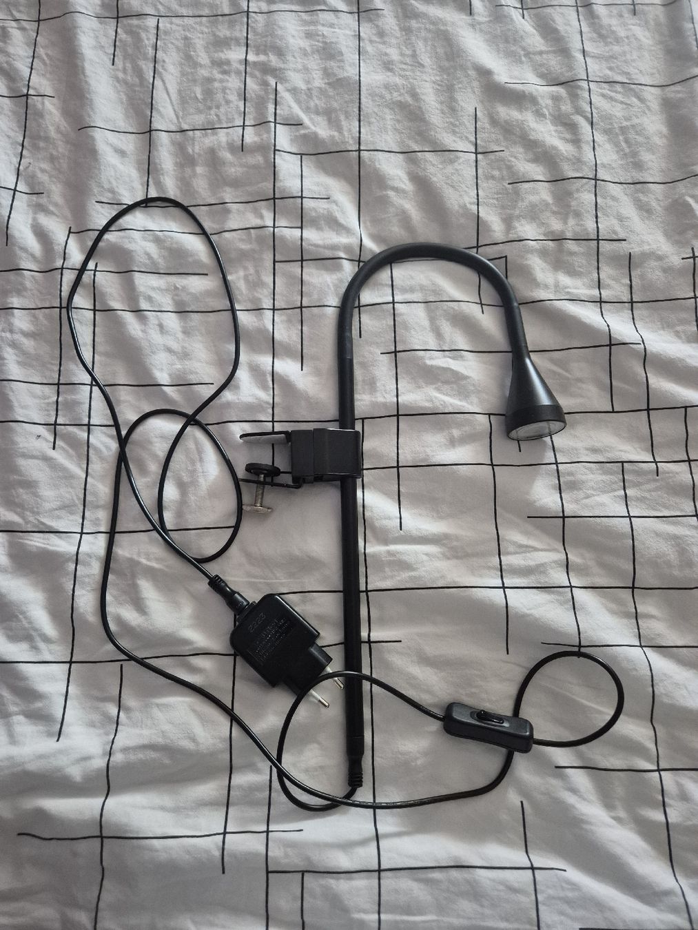 Ikea Lampade: Lampe à pince LED NÄVLINGE noire – Usato da Genève venduto da cat_ps7g