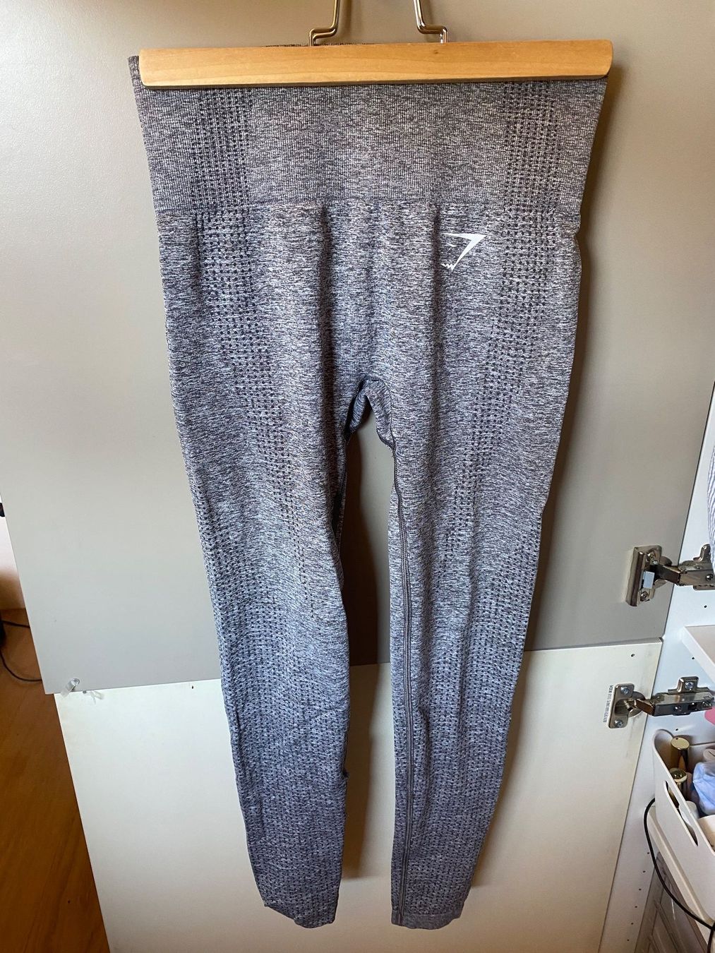 Gymshark Leggings: Gymshark Set – Nuovo (secondo la descrizione) da Steffisburg venduto da mei_t2yt 1