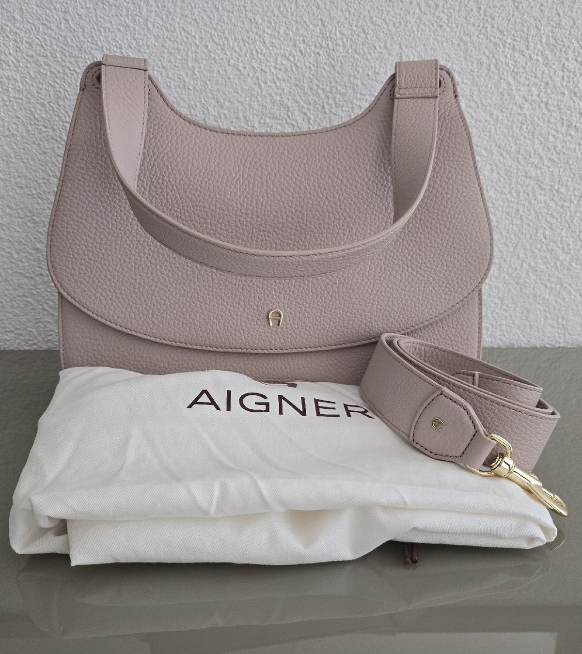 Aigner Borse da donna: Handtasche Aigner Fliederfarbig Leder – Nuovo e nell'imballaggio originale da Untereggen venduto da cla_kb2w