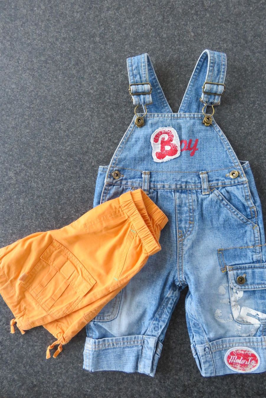 Lotti & Set di vestiti: Latzjeans + Hose Grösse 68 – Usato da Wil ZH venduto da Tamagy
